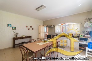 Casa - Térrea com 3 dormitórios (sendo 3 suite(s)) a 200,00 metros praia.
