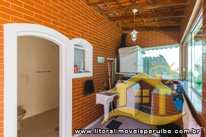 Casa - Térrea com 3 dormitórios (sendo 3 suite(s)) a 200,00 metros praia.