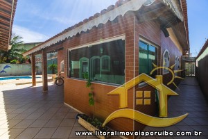 Casa - Térrea com 3 dormitórios (sendo 3 suite(s)) a 200,00 metros praia.