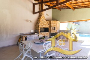 Casa - Térrea com 3 dormitórios (sendo 3 suite(s)) a 200,00 metros praia.