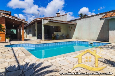Casa - Térrea com 3 dormitórios (sendo 3 suite(s)) a 200,00 metros praia.