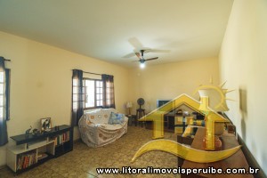 Casa - Térrea com 2 quartos (sendo 0 suite(s)) a 550,00 metros praia.