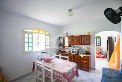 Casa - Térrea com 2 dormitórios (sendo 1 suite(s)) a 1000,00 metros praia.