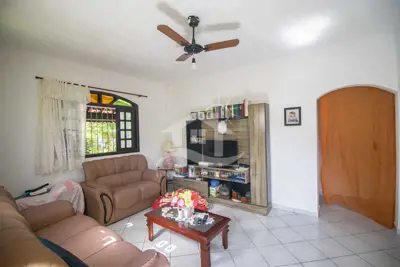 Casa - Térrea com 2 dormitórios (sendo 1 suite(s)) a 1000,00 metros praia.