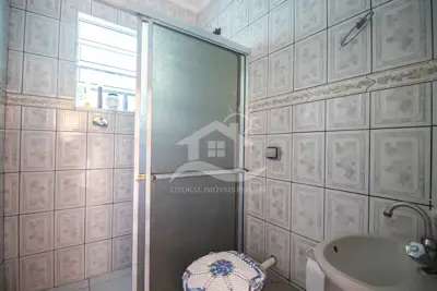 Casa - Térrea com 2 dormitórios (sendo 1 suite(s)) a 1000,00 metros praia.