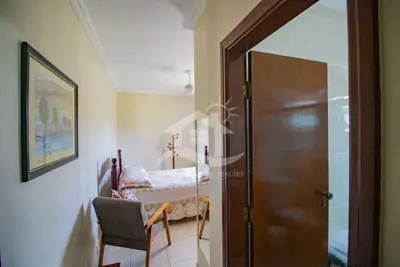 Casa - Térrea com 2 dormitórios (sendo 1 suite(s)) a 150,00 metros praia.