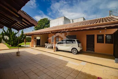 Casa - Térrea com 2 dormitórios (sendo 1 suite(s)) a 150,00 metros praia.
