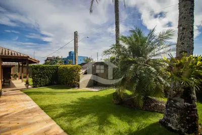 Casa - Térrea com 2 dormitórios (sendo 1 suite(s)) a 150,00 metros praia.