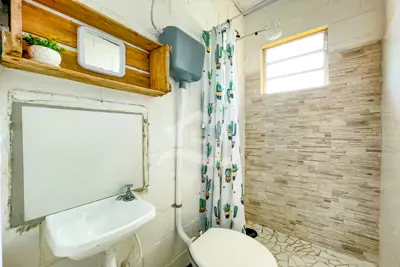 Hotel - Pousada com  dormitórios  a 1000,00 metros praia.
