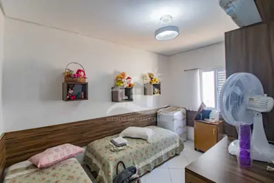 Casa - Sobrado com 6 dormitórios (sendo 3 suite(s)) a 20,00 metros praia.