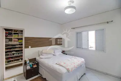 Casa - Sobrado com 6 dormitórios (sendo 3 suite(s)) a 20,00 metros praia.