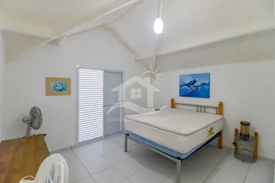 Casa - Sobrado com 6 dormitórios (sendo 3 suite(s)) a 20,00 metros praia.