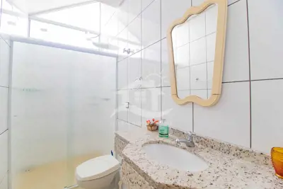 Casa - Sobrado com 6 dormitórios (sendo 3 suite(s)) a 20,00 metros praia.