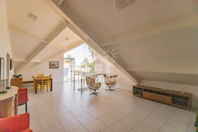 Casa - Sobrado com 6 dormitórios (sendo 3 suite(s)) a 20,00 metros praia.