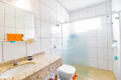 Casa - Sobrado com 6 dormitórios (sendo 3 suite(s)) a 20,00 metros praia.
