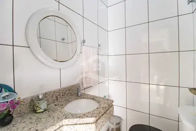 Casa - Sobrado com 6 dormitórios (sendo 3 suite(s)) a 20,00 metros praia.