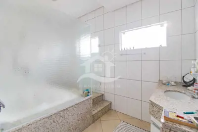 Casa - Sobrado com 6 dormitórios (sendo 3 suite(s)) a 20,00 metros praia.