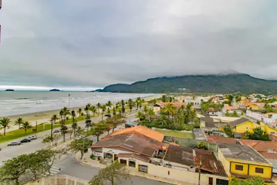 Apartamento - Amplo com 3 dormitórios (sendo 1 suite(s)) a 50,00 metros praia.