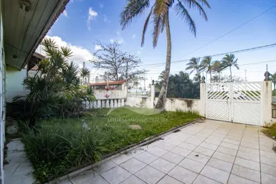 Terreno - Murado com 2 quartos (sendo 2 suite(s)) a 0,00 metros praia.
