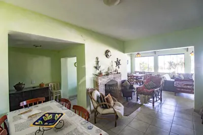 Terreno - Murado com 2 quartos (sendo 2 suite(s)) a 0,00 metros praia.