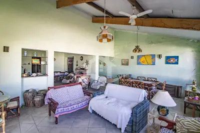 Terreno - Murado com 2 quartos (sendo 2 suite(s)) a 0,00 metros praia.