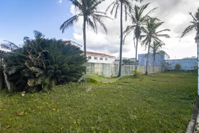 Terreno - Murado com 2 quartos (sendo 2 suite(s)) a 0,00 metros praia.