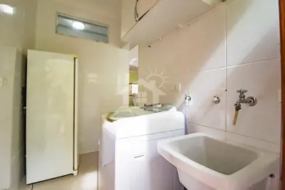 Casa - Sobrado com 4 quartos (sendo 2 suite(s)) a 600,00 metros praia.