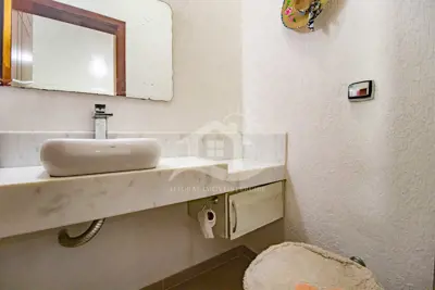 Casa - Sobrado com 4 quartos (sendo 2 suite(s)) a 600,00 metros praia.