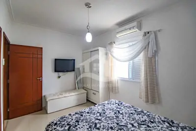 Casa - Sobrado com 4 quartos (sendo 2 suite(s)) a 600,00 metros praia.