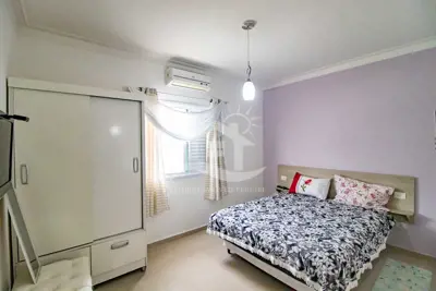 Casa - Sobrado com 4 quartos (sendo 2 suite(s)) a 600,00 metros praia.