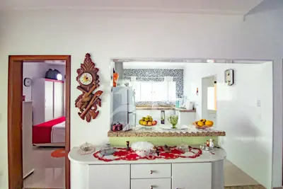 Casa - Sobrado com 4 quartos (sendo 2 suite(s)) a 600,00 metros praia.