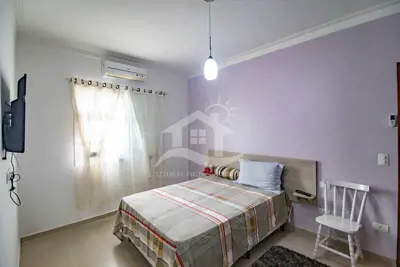 Casa - Sobrado com 4 quartos (sendo 2 suite(s)) a 600,00 metros praia.