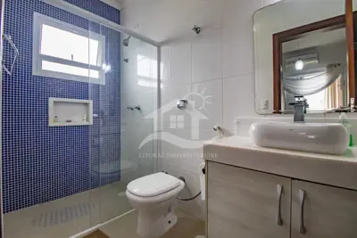 Casa - Sobrado com 4 quartos (sendo 2 suite(s)) a 600,00 metros praia.