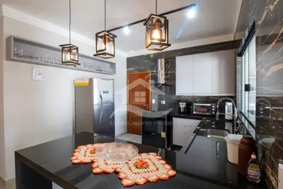 Casa - Térrea com 3 quartos (sendo 1 suite(s)) a 200,00 metros praia.