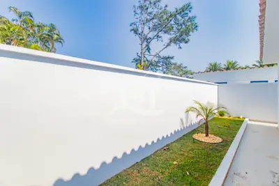 Casa - Térrea com 3 quartos (sendo 1 suite(s)) a 200,00 metros praia.
