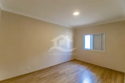 Casa - Térrea com piscina com 4 dormitórios (sendo 2 suite(s)) a 200,00 metros praia.