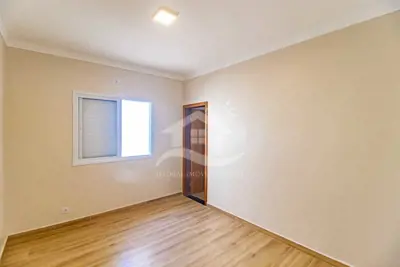Casa - Térrea com piscina com 4 dormitórios (sendo 2 suite(s)) a 200,00 metros praia.