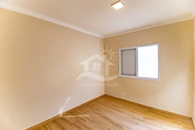 Casa - Térrea com piscina com 4 dormitórios (sendo 2 suite(s)) a 200,00 metros praia.