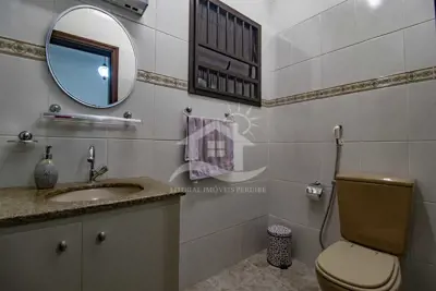 Casa - Sobrado com 4 dormitórios (sendo 4 suite(s)) a 600,00 metros praia.
