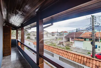 Casa - Sobrado com 4 dormitórios (sendo 4 suite(s)) a 600,00 metros praia.
