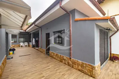 Casa - Sobrado com 4 dormitórios (sendo 4 suite(s)) a 600,00 metros praia.