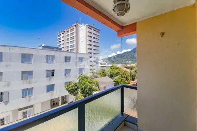 Apartamento - Amplo com 2 dormitórios (sendo 1 suite(s)) a 600,00 metros praia.