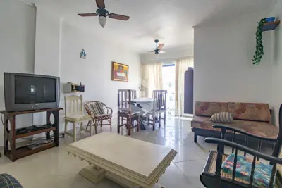 Apartamento - Amplo com 2 dormitórios (sendo 1 suite(s)) a 600,00 metros praia.