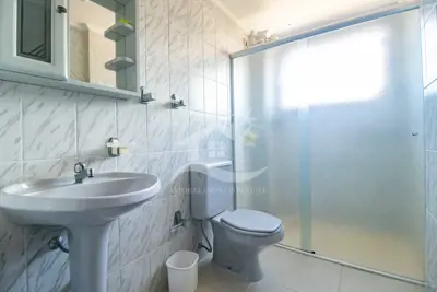 Apartamento - Amplo com 2 dormitórios (sendo 1 suite(s)) a 600,00 metros praia.