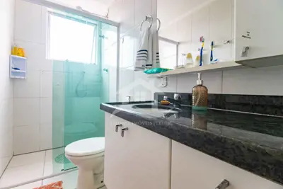 Apartamento - Amplo com 2 dormitórios (sendo 1 suite(s)) a 900,00 metros praia.