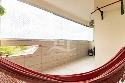 Apartamento - Amplo com 2 dormitórios (sendo 1 suite(s)) a 900,00 metros praia.