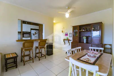 Apartamento - Amplo com 2 dormitórios (sendo 1 suite(s)) a 900,00 metros praia.