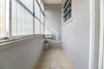 Apartamento - Amplo com 2 dormitórios (sendo 0 suite(s)) a 200,00 metros praia.