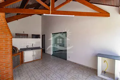 Casa - Sobrado com 3 quartos (sendo 1 suite(s)) a 1600,00 metros praia.