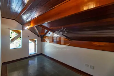 Casa - Sobrado com 3 quartos (sendo 1 suite(s)) a 1600,00 metros praia.